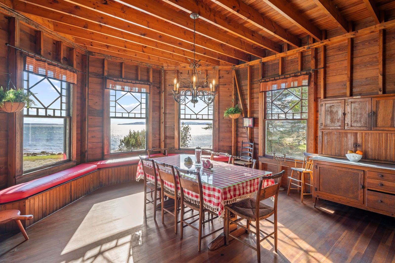 29 Navy Street, Searsport, ME 04974