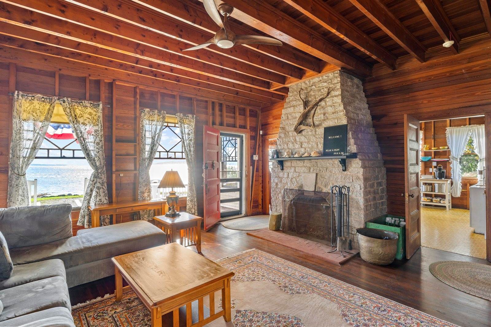 29 Navy Street, Searsport, ME 04974