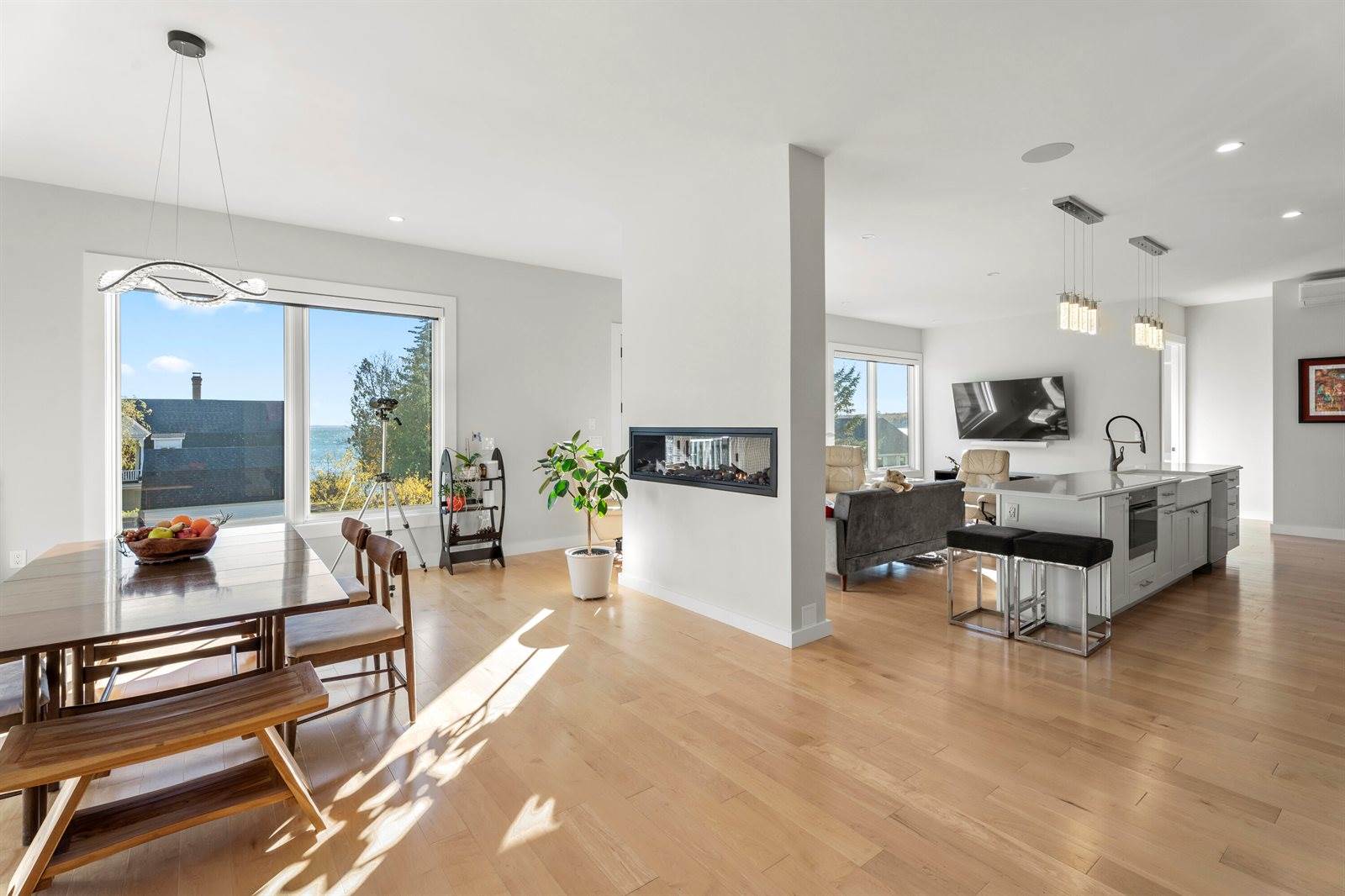 29 Navy Street, Searsport, ME 04974