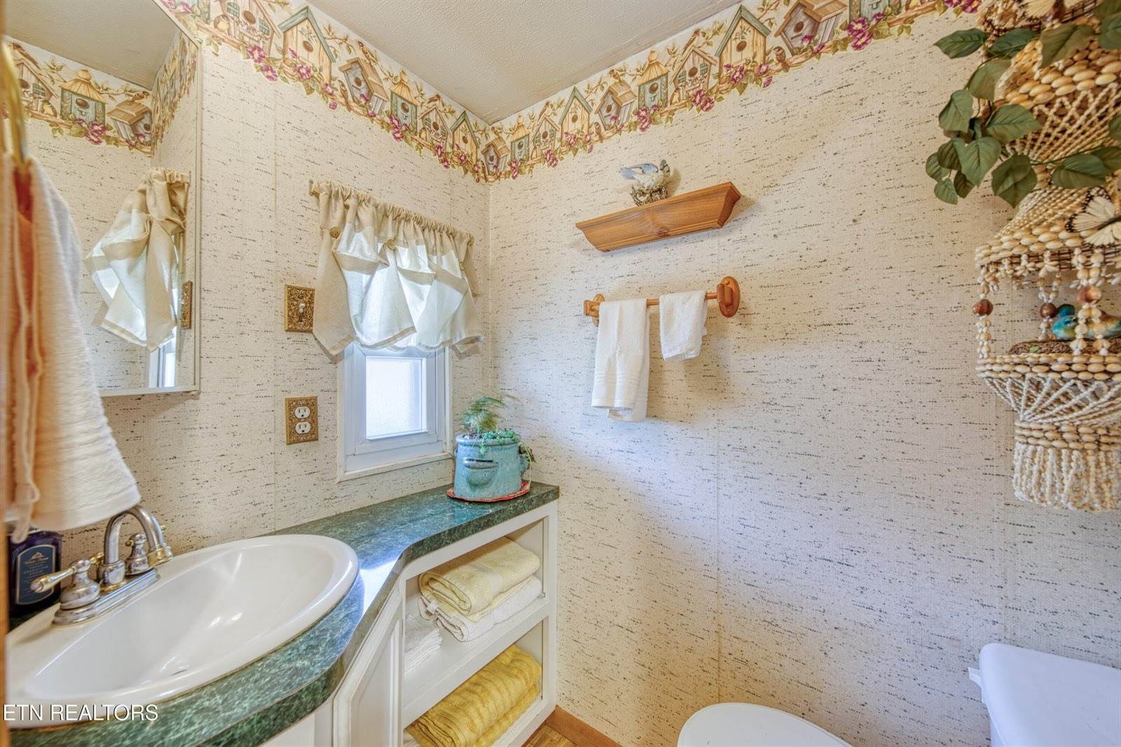 219 Davis Rd, LaFollette, TN 37766