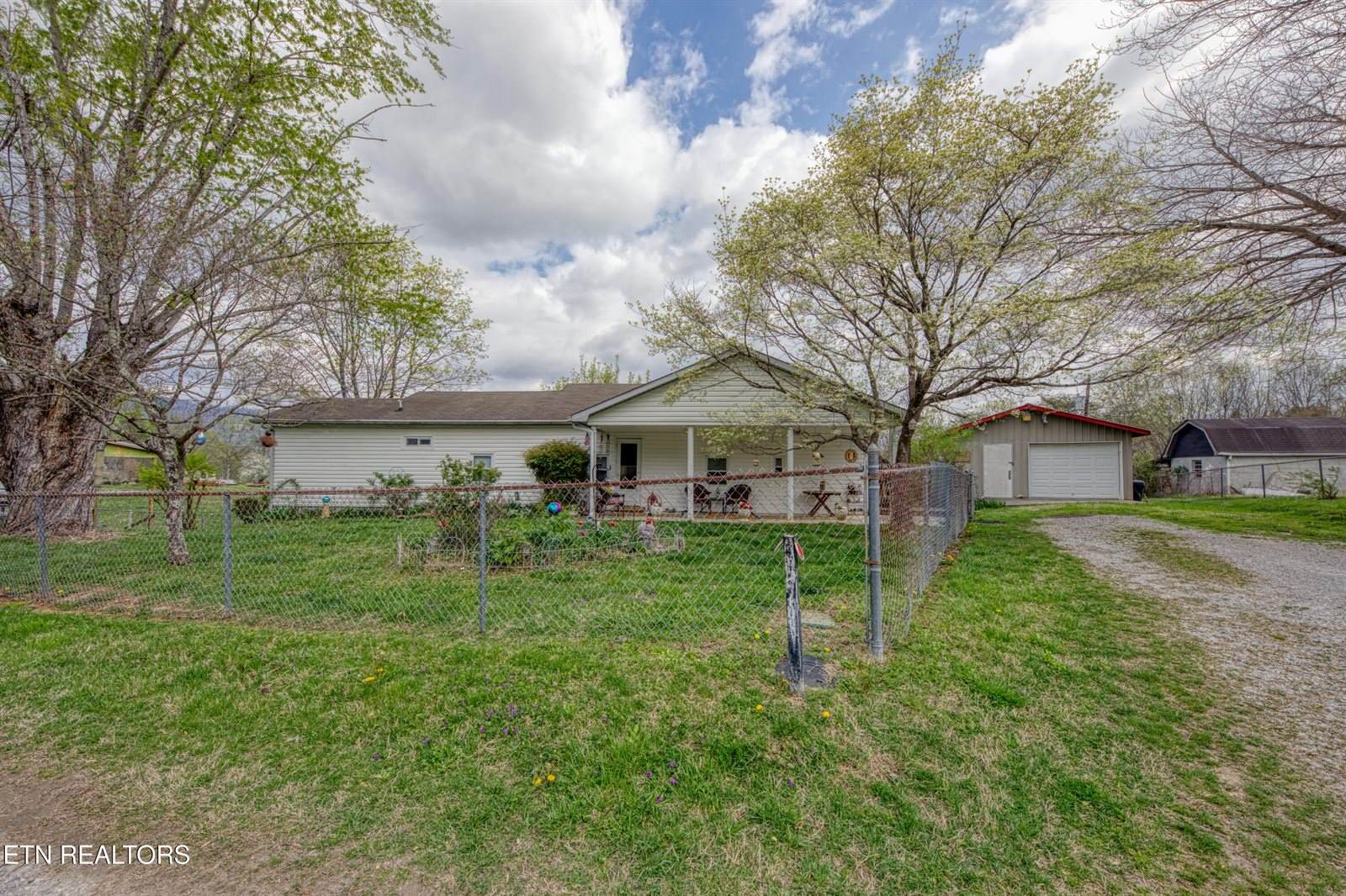 219 Davis Rd, LaFollette, TN 37766