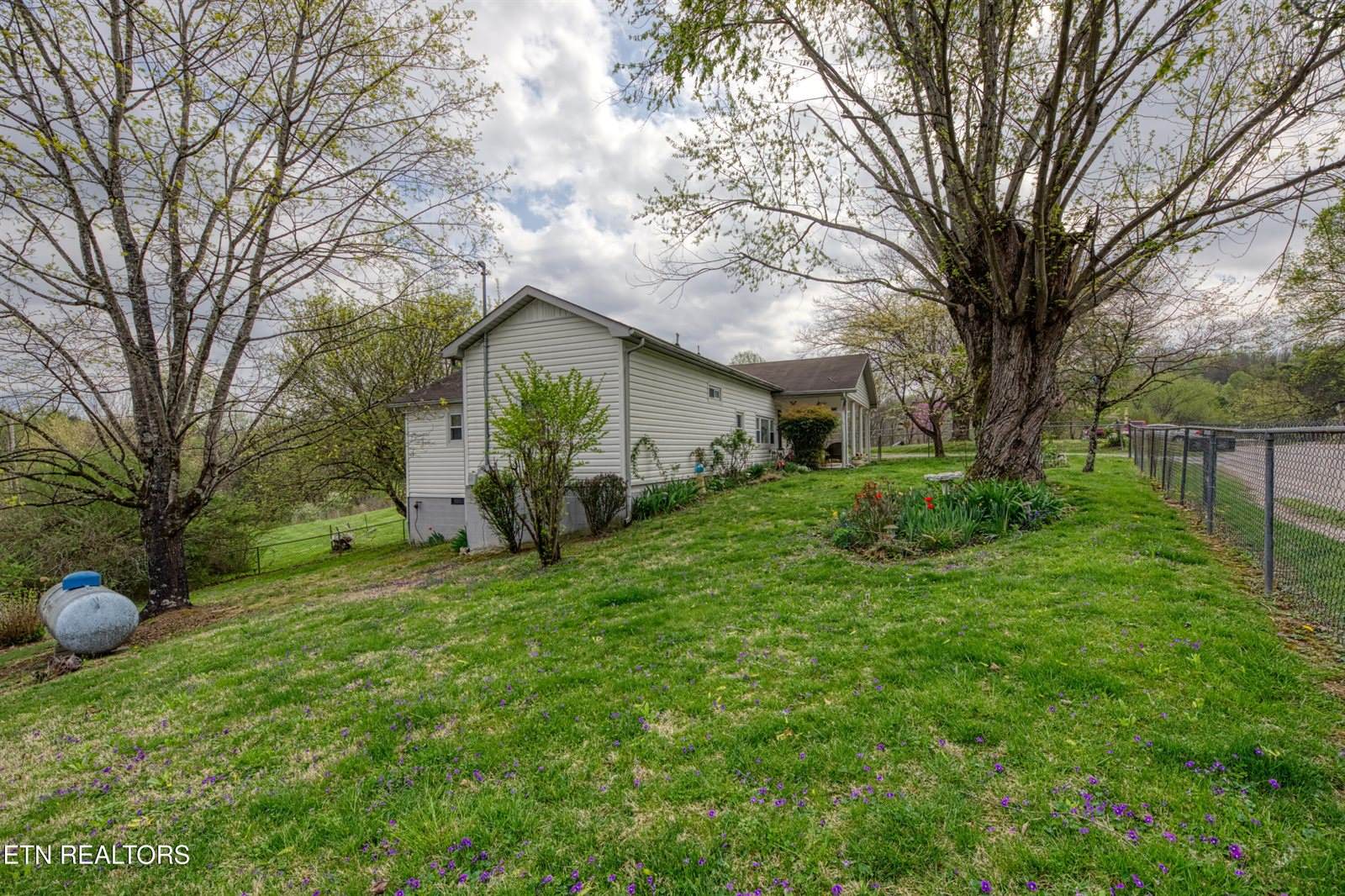 219 Davis Rd, LaFollette, TN 37766