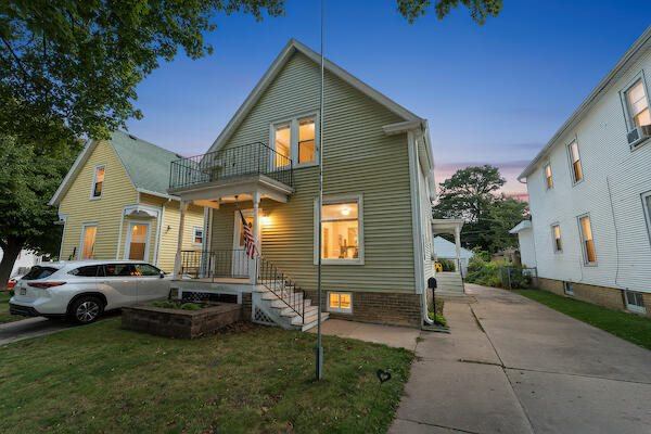 2105 Clarence Ave, Racine, WI 53405