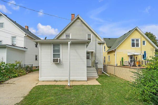 2105 Clarence Ave, Racine, WI 53405