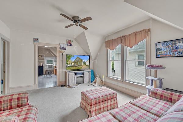 2105 Clarence Ave, Racine, WI 53405