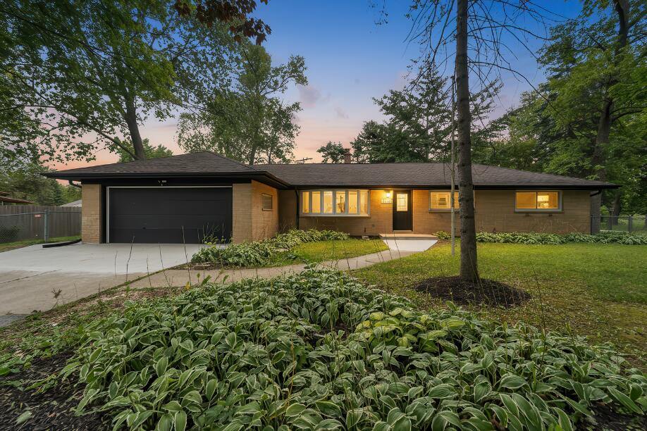 7744 N Fairway Pl, Milwaukee, WI 53223