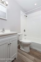 22 Commodore Avenue, Keansburg, NJ 07734