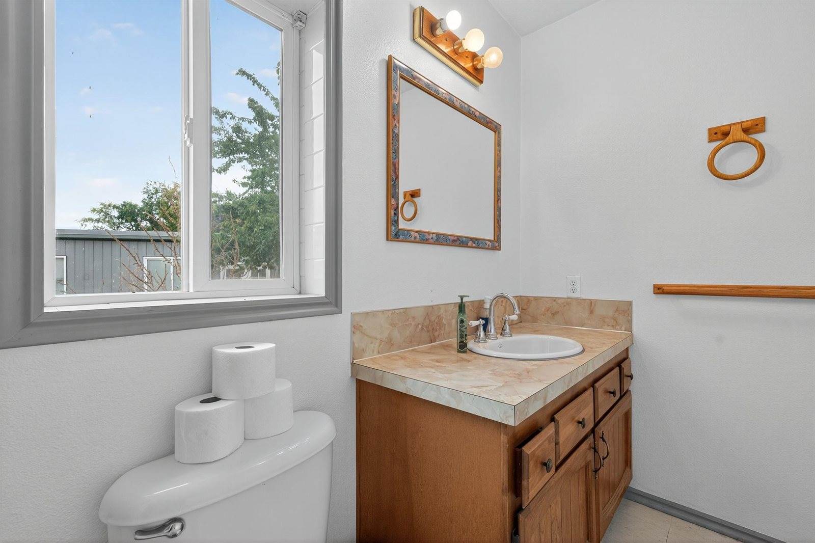 1459 W 400 S, Pingree, ID 83262