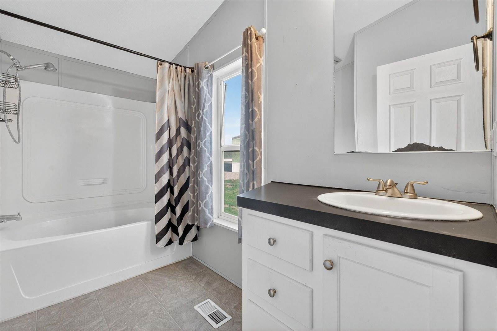 1730 W Quinn Road #325, Pocatello, ID 83202