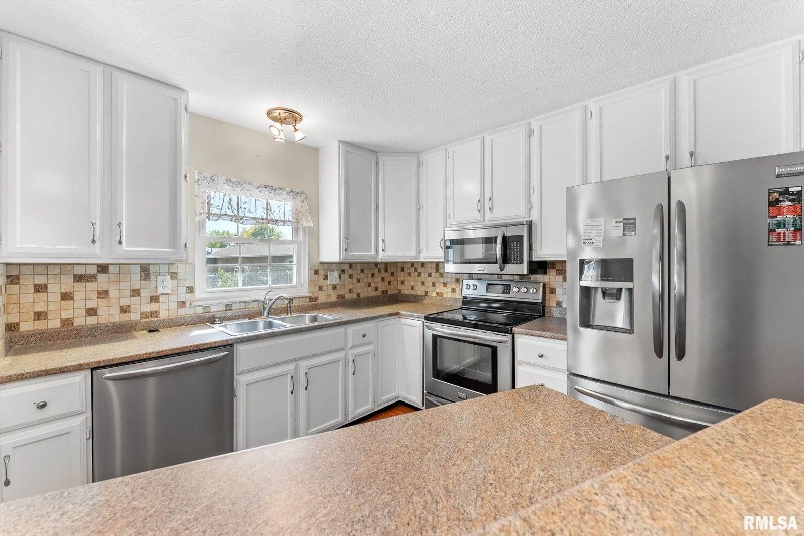 1415 West 59TH Street, Davenport, IA 52806