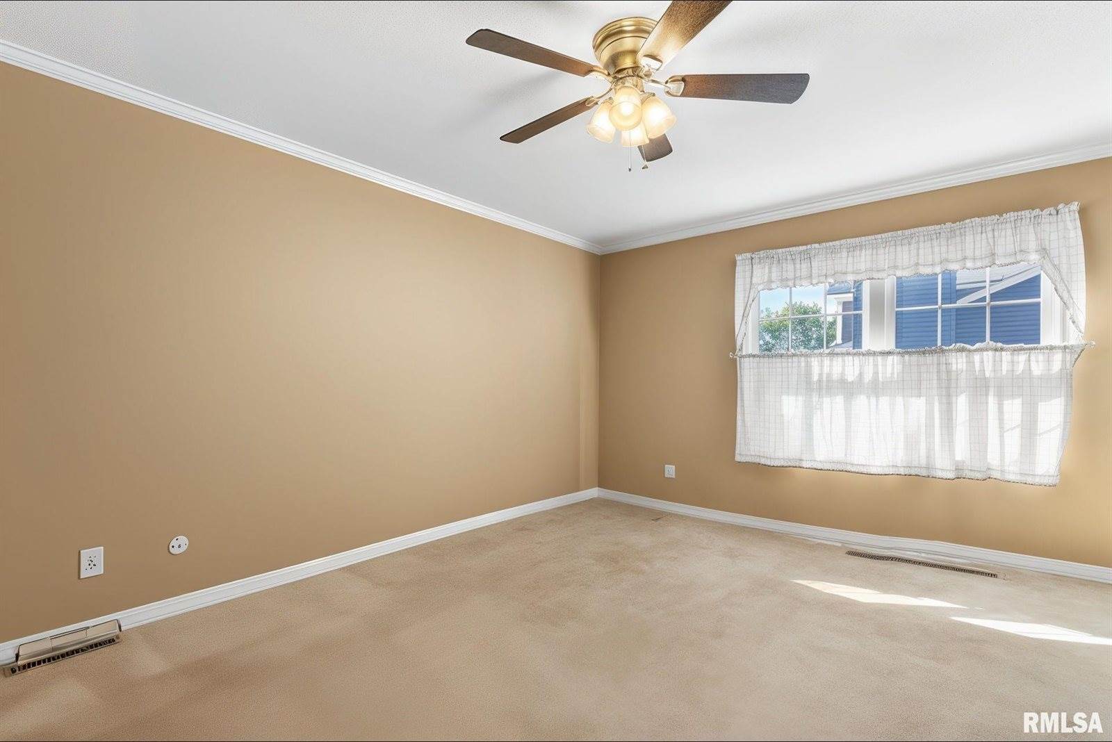 1415 West 59TH Street, Davenport, IA 52806