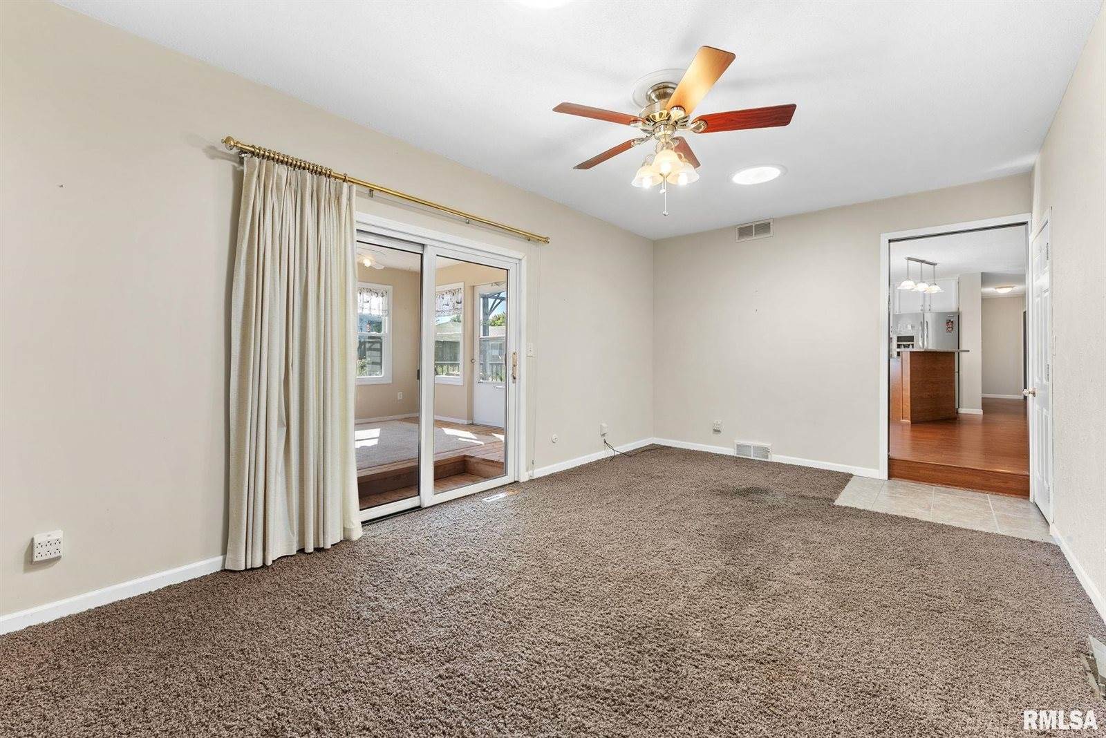 1415 West 59TH Street, Davenport, IA 52806