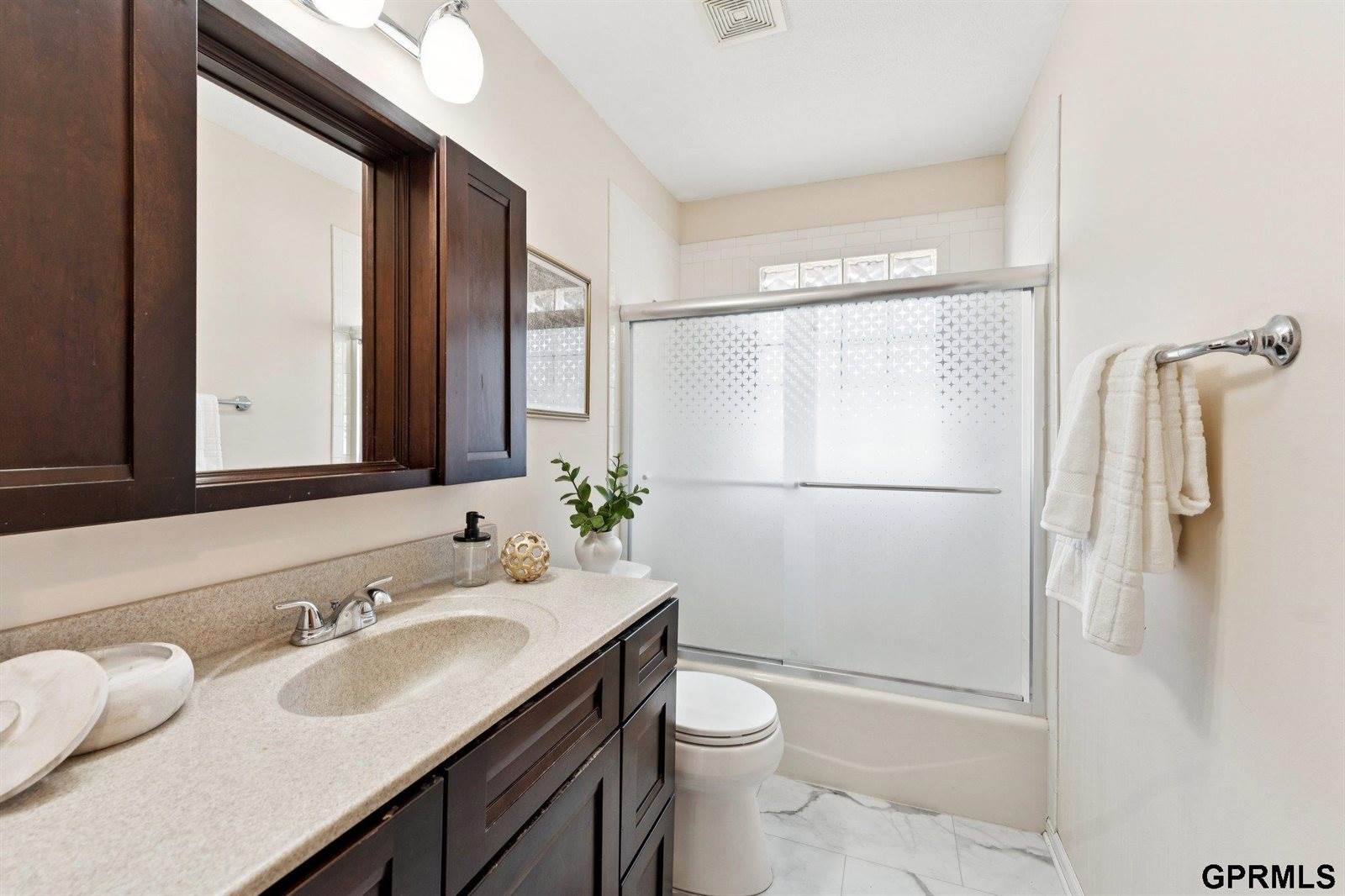 1427 South 52Nd Street, Omaha, NE 68106