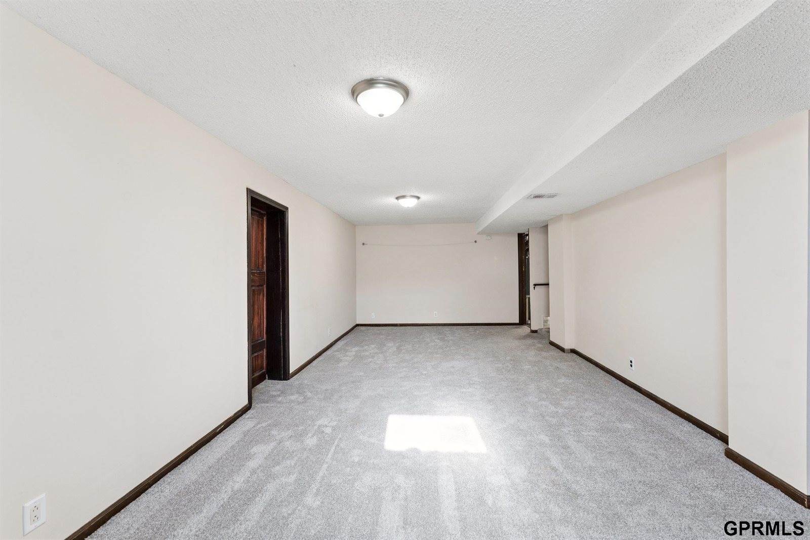 1427 South 52Nd Street, Omaha, NE 68106