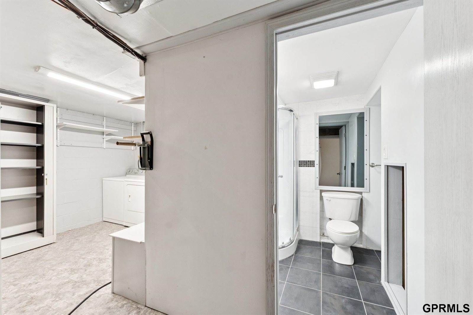 1427 South 52Nd Street, Omaha, NE 68106