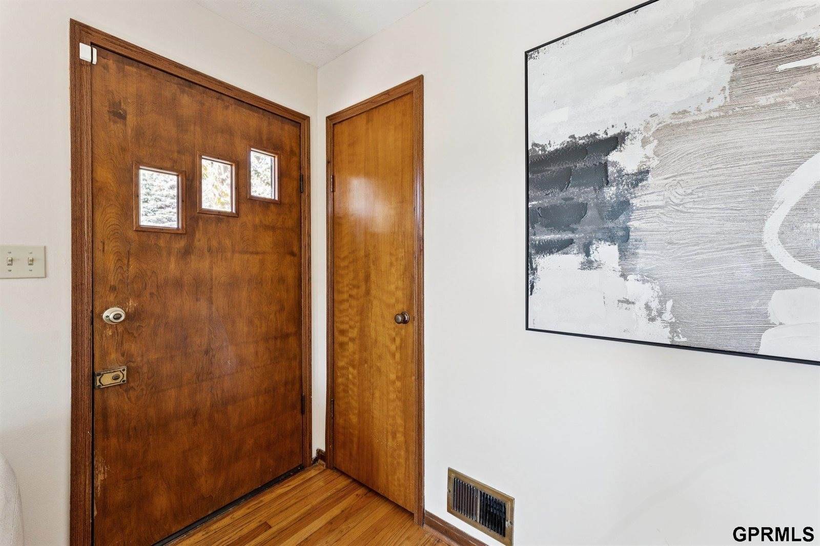 1427 South 52Nd Street, Omaha, NE 68106