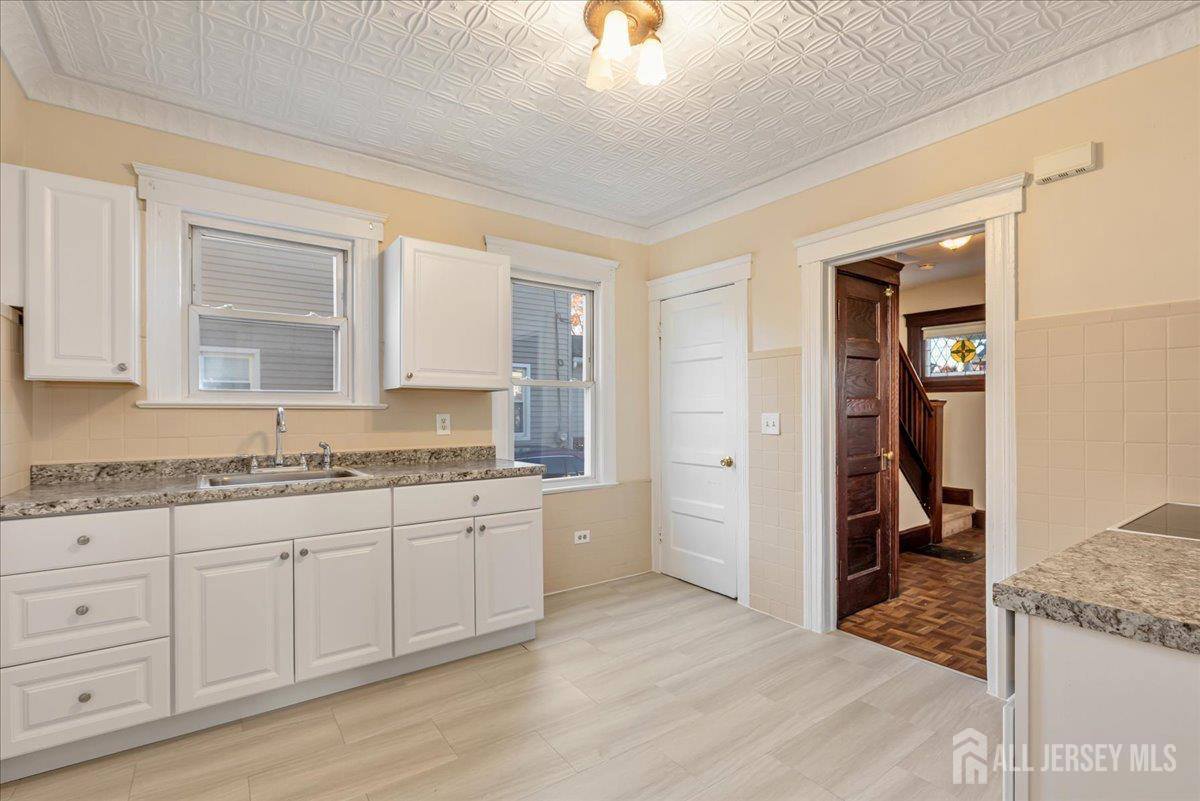 323 Oak Parkway, Dunellen, NJ 08812