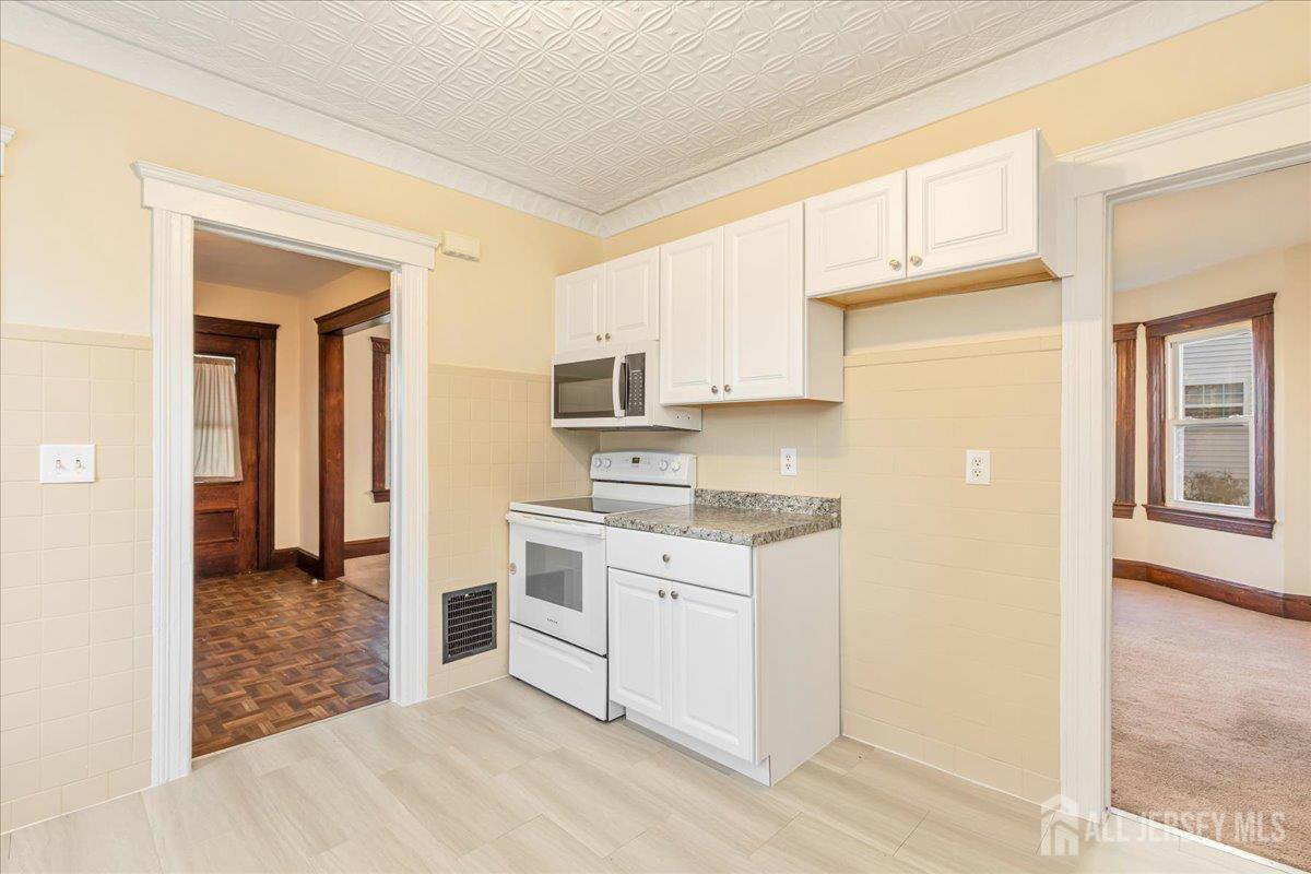 323 Oak Parkway, Dunellen, NJ 08812