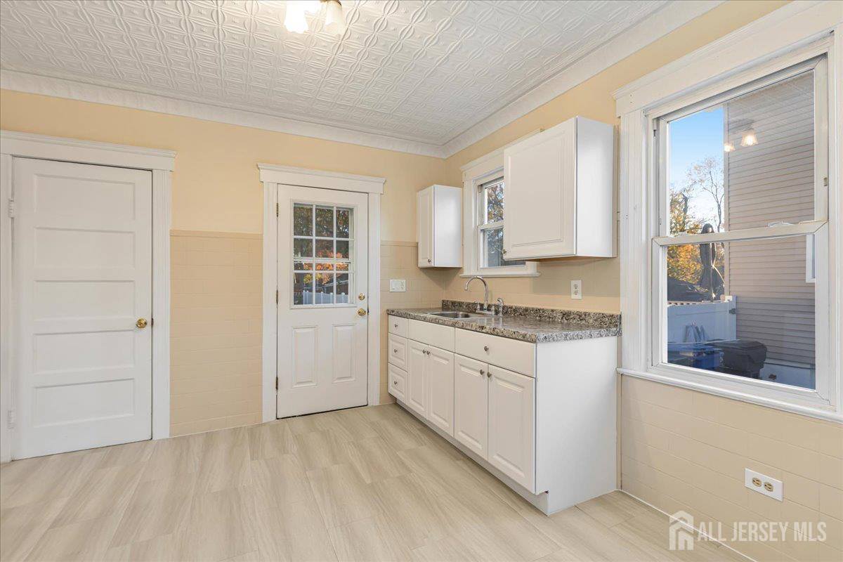 323 Oak Parkway, Dunellen, NJ 08812