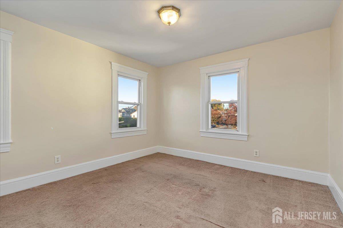 323 Oak Parkway, Dunellen, NJ 08812