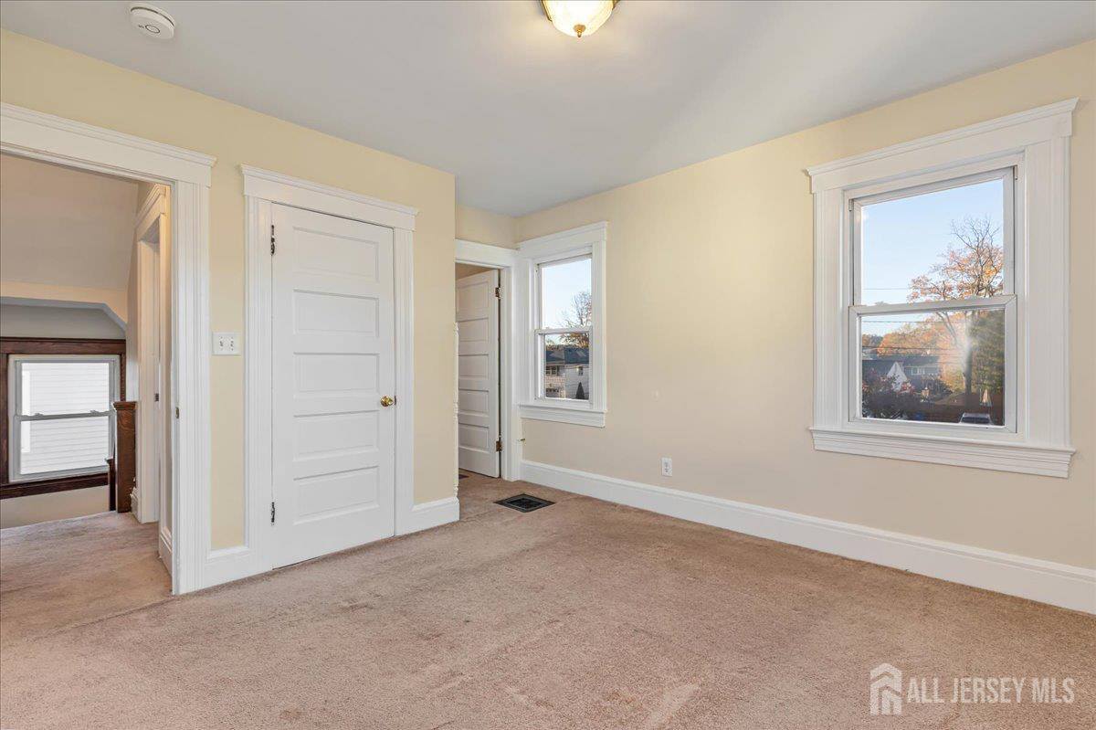 323 Oak Parkway, Dunellen, NJ 08812