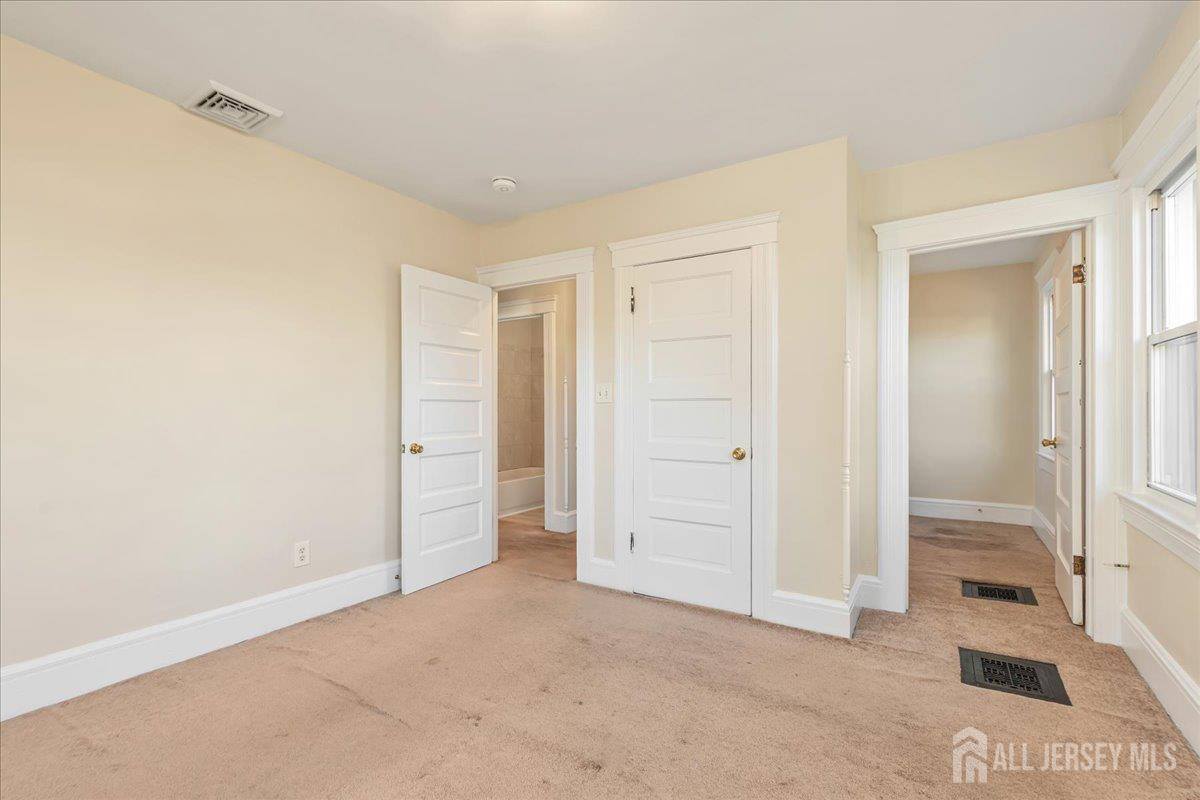 323 Oak Parkway, Dunellen, NJ 08812