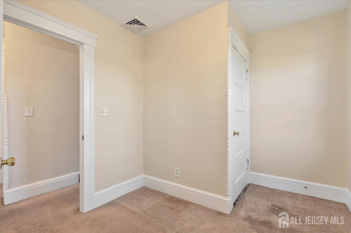 323 Oak Parkway, Dunellen, NJ 08812