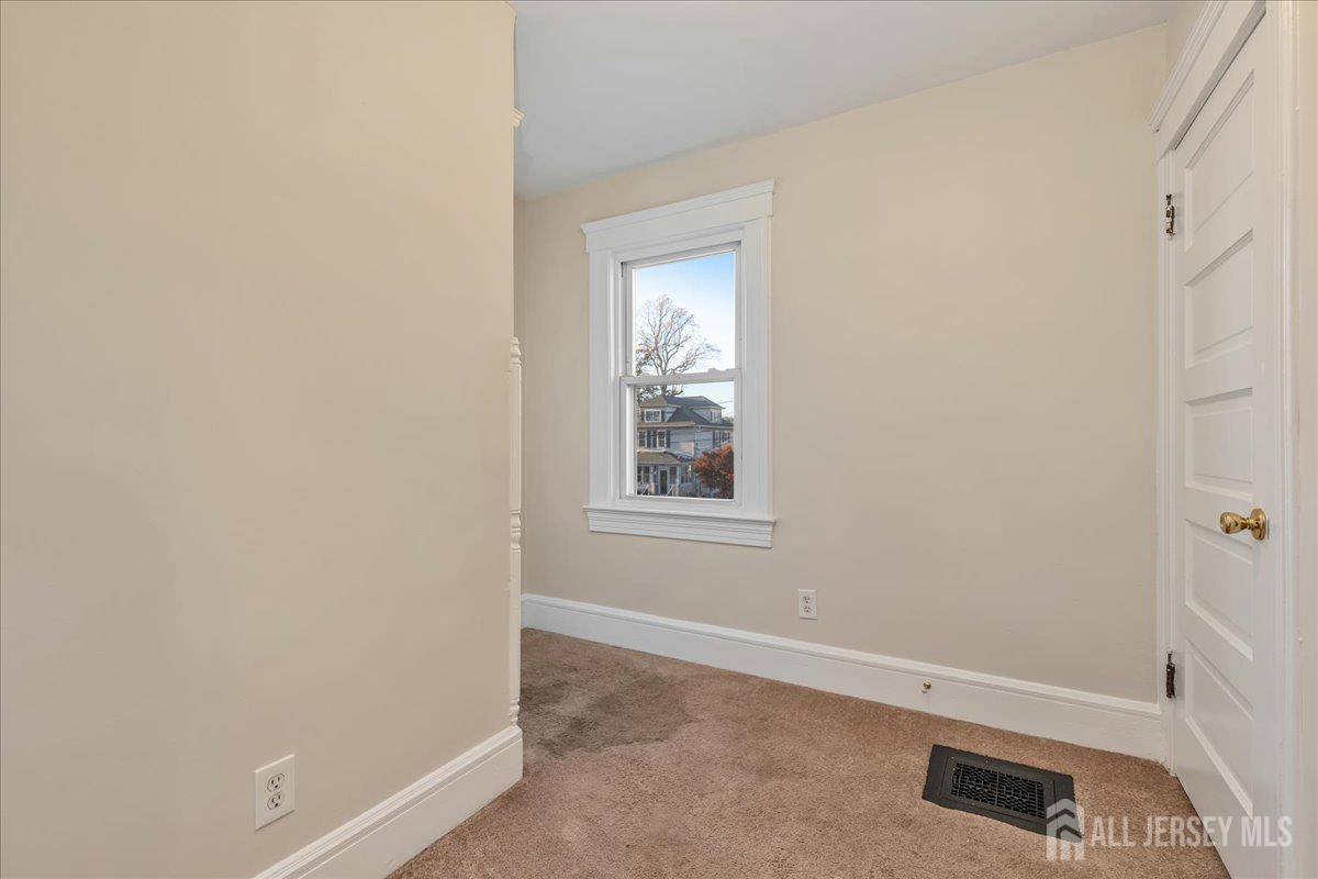 323 Oak Parkway, Dunellen, NJ 08812