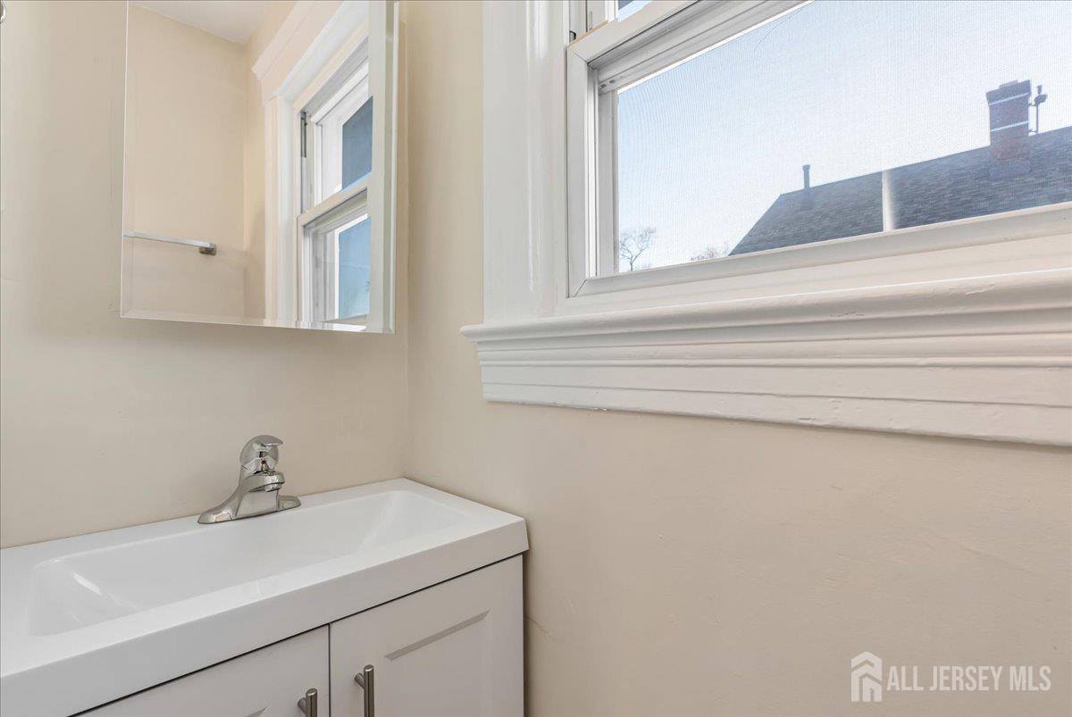 323 Oak Parkway, Dunellen, NJ 08812