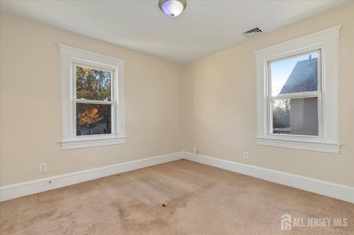 323 Oak Parkway, Dunellen, NJ 08812