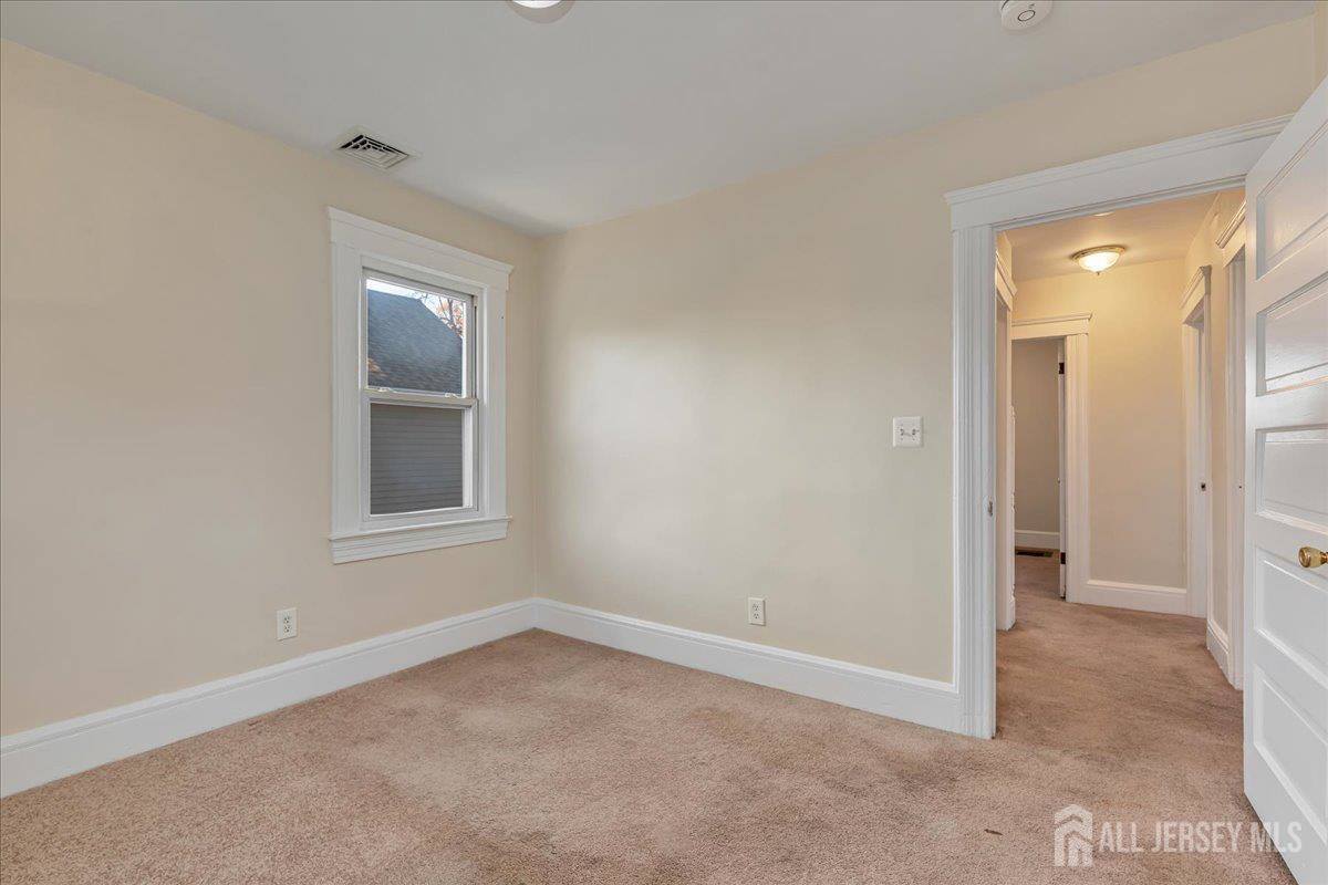 323 Oak Parkway, Dunellen, NJ 08812