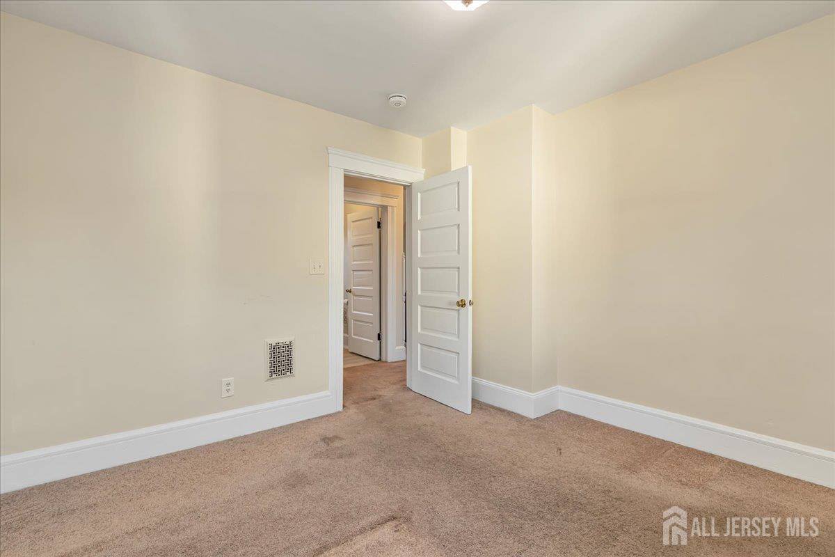 323 Oak Parkway, Dunellen, NJ 08812