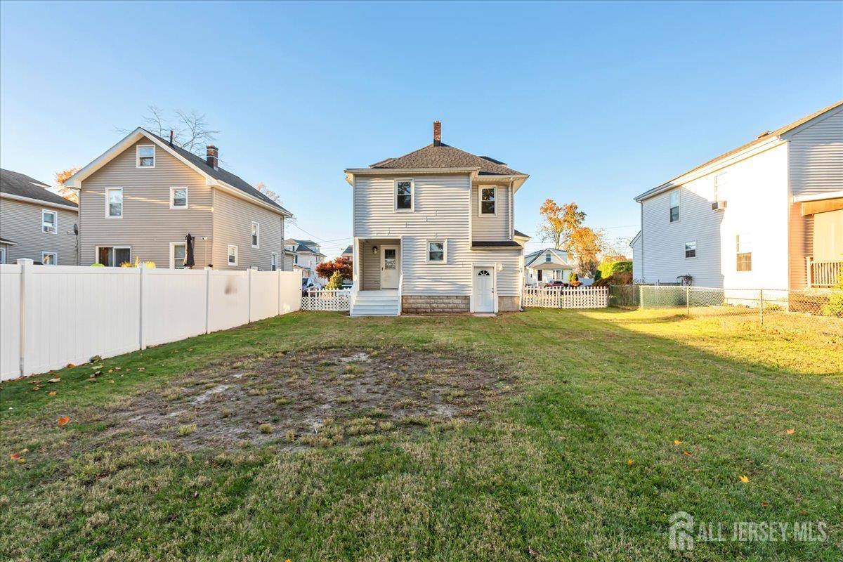 323 Oak Parkway, Dunellen, NJ 08812