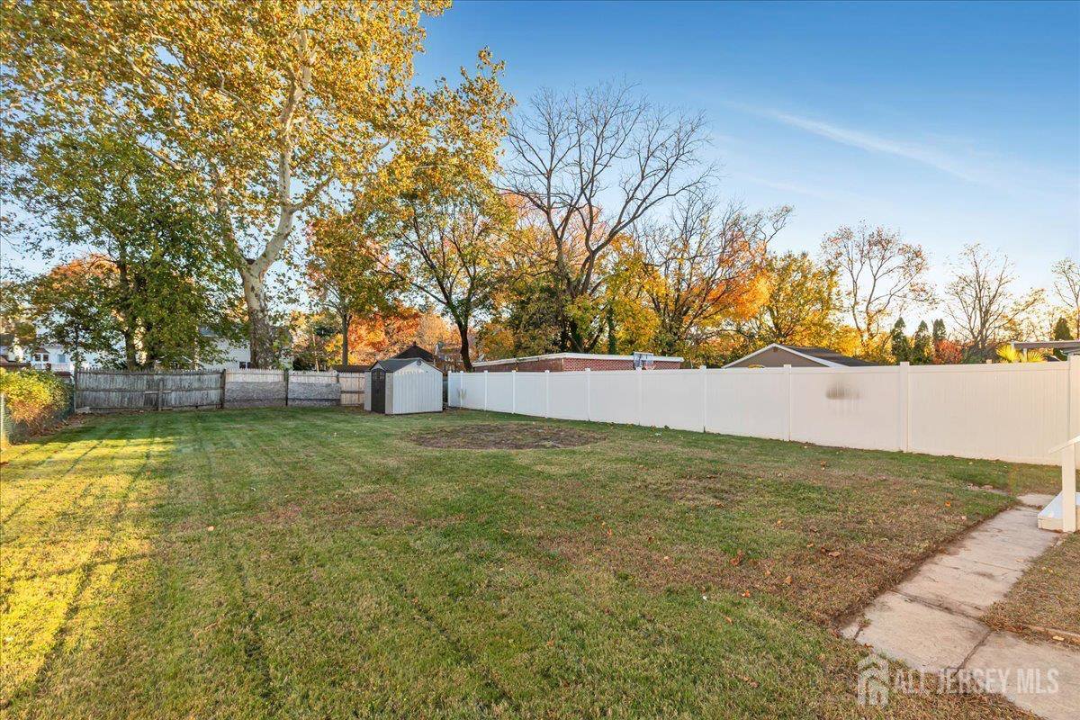 323 Oak Parkway, Dunellen, NJ 08812