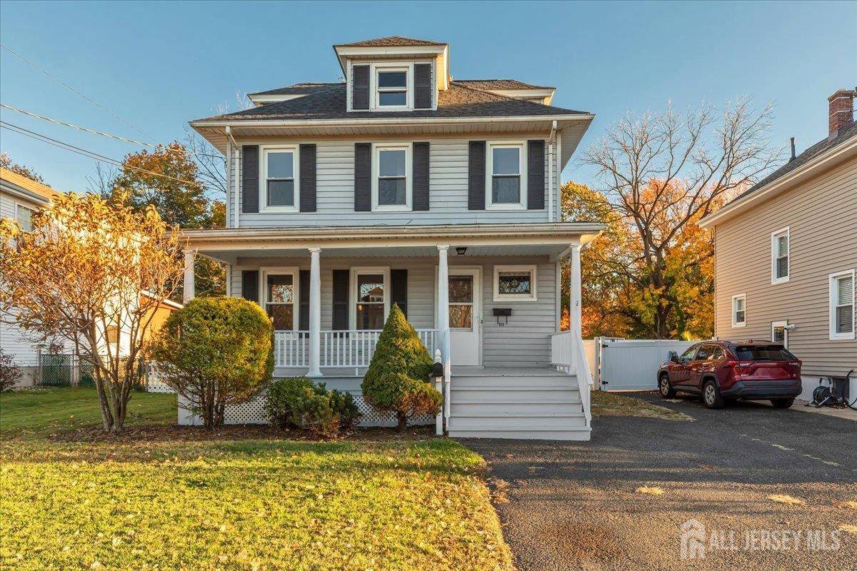 323 Oak Parkway, Dunellen, NJ 08812