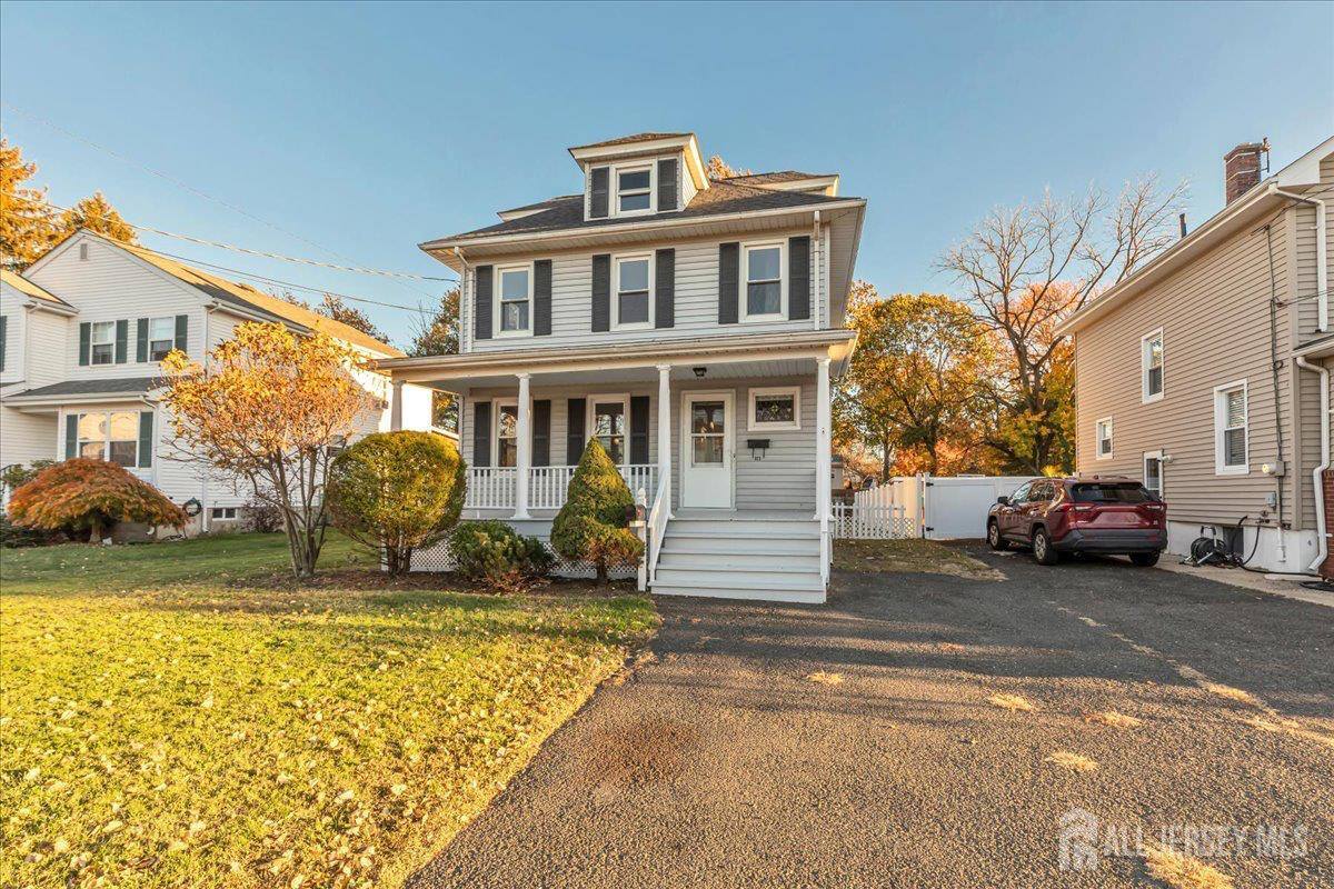 323 Oak Parkway, Dunellen, NJ 08812