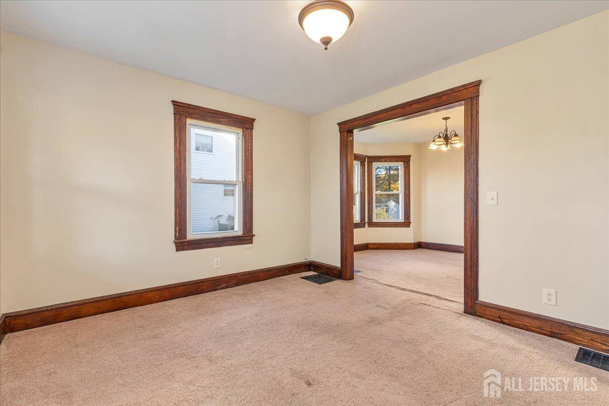 323 Oak Parkway, Dunellen, NJ 08812