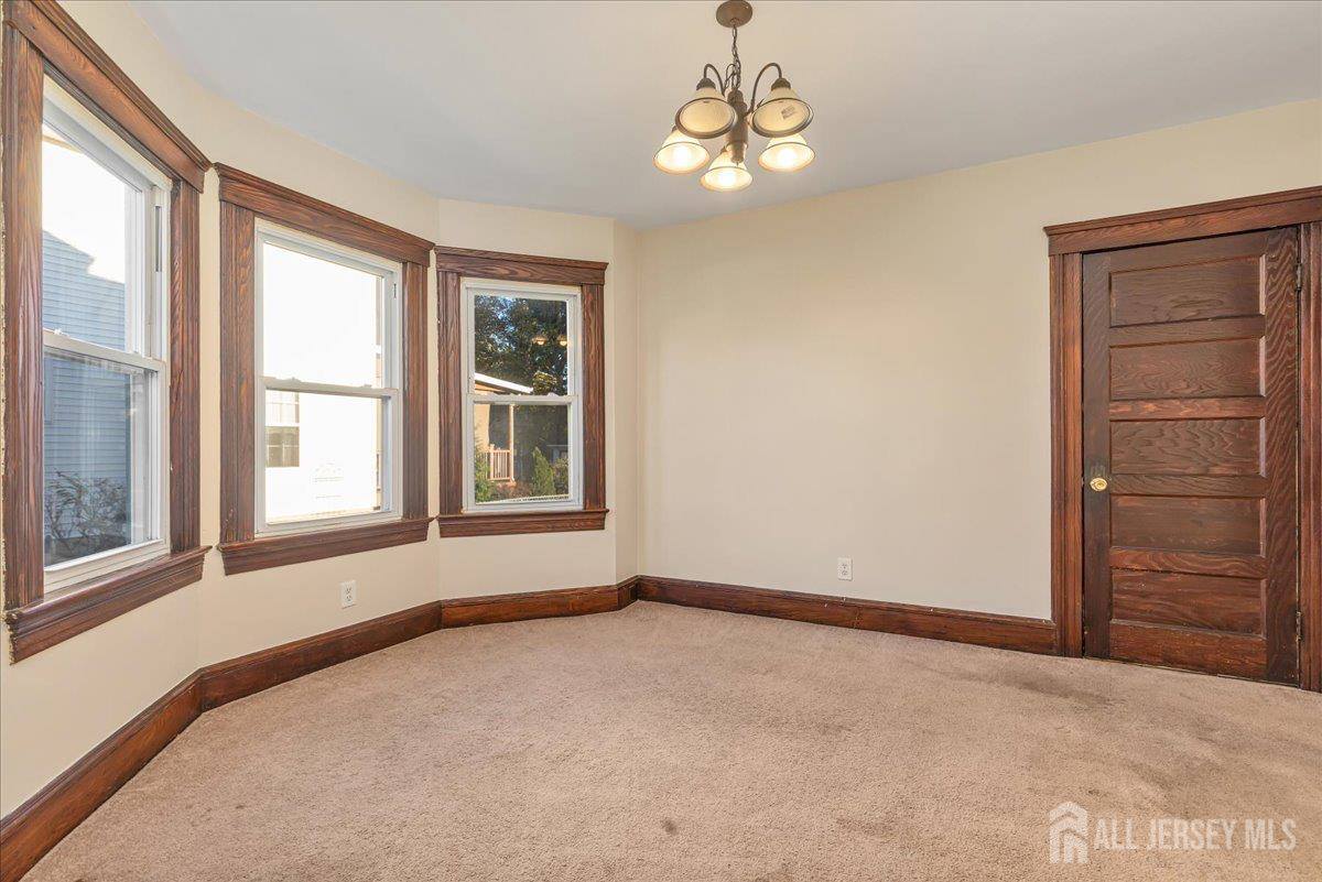 323 Oak Parkway, Dunellen, NJ 08812