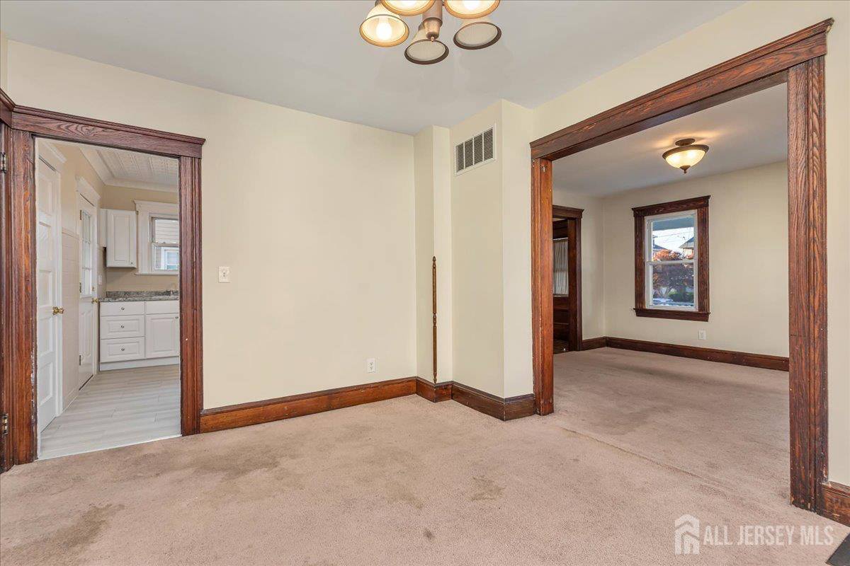 323 Oak Parkway, Dunellen, NJ 08812