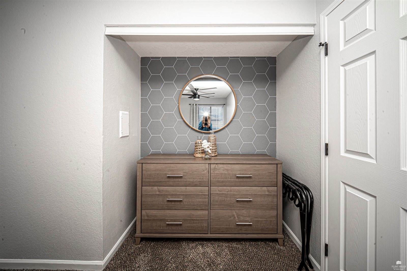 2430 Greenbriar Drive, Manhattan, KS 66502