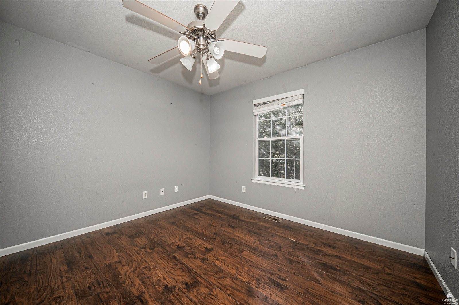 422 Navajo Drive, Junction City, KS 66441