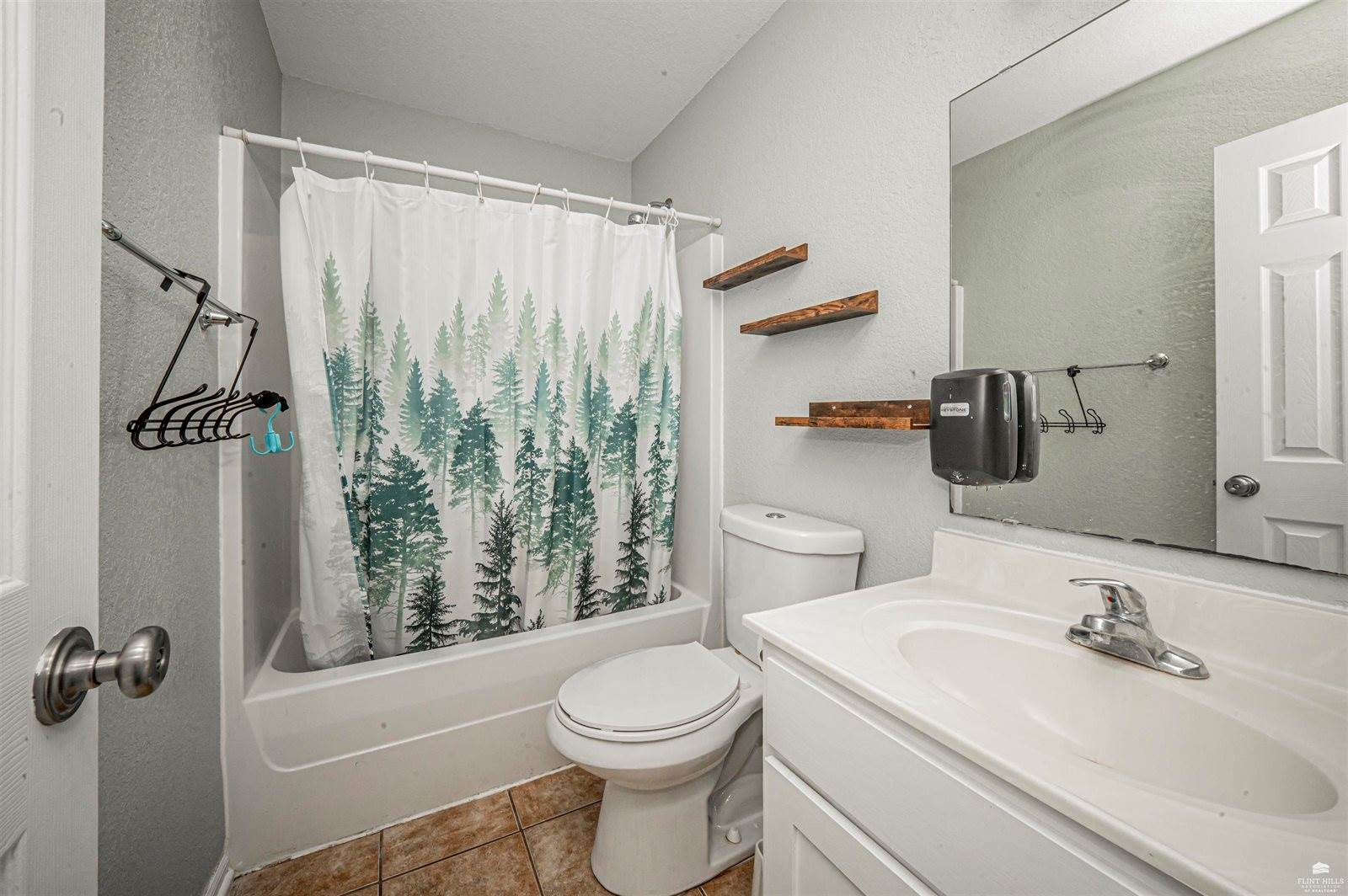 422 Navajo Drive, Junction City, KS 66441