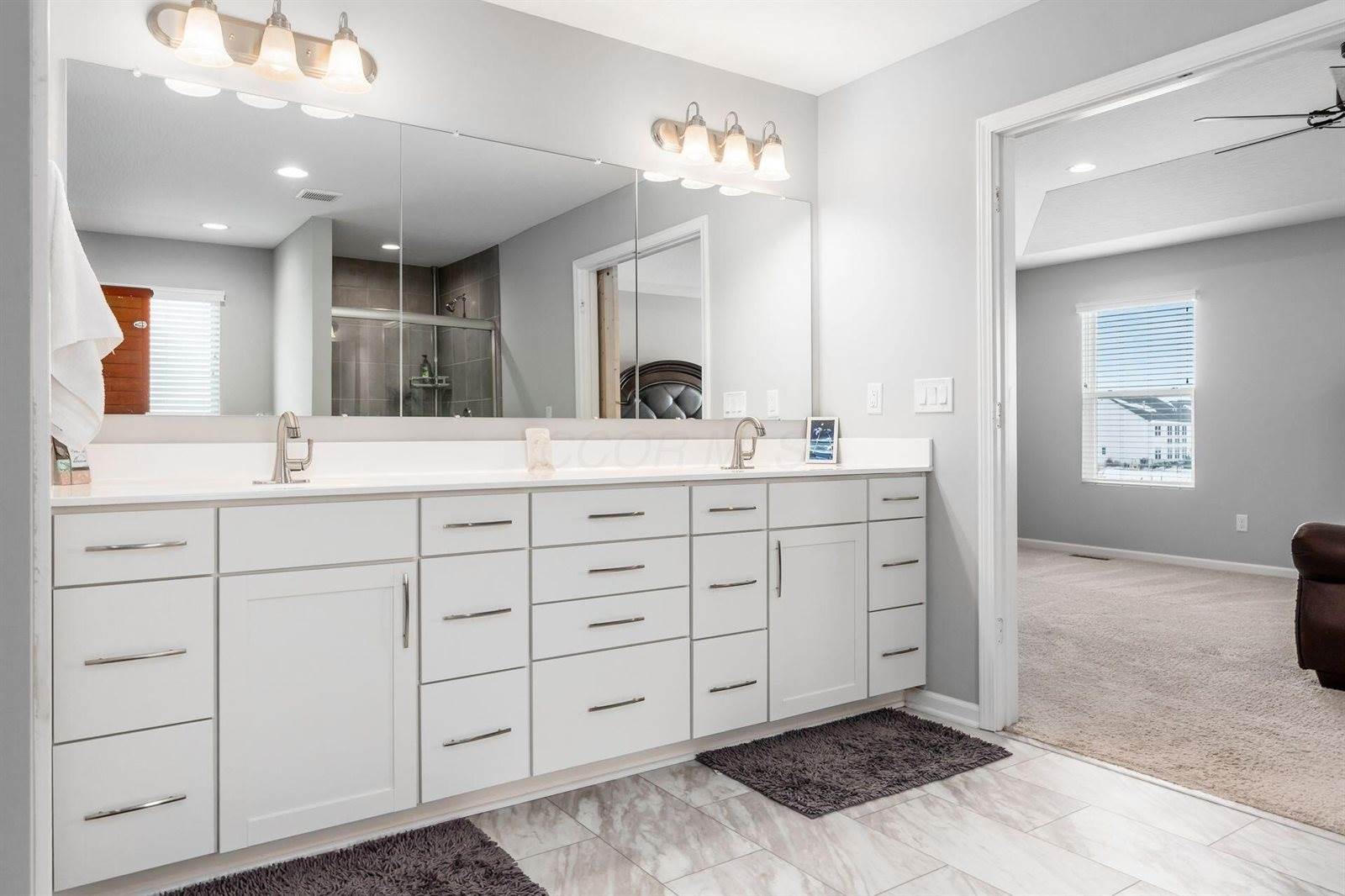 6438 Sugar Run Drive, Hilliard, OH 43026