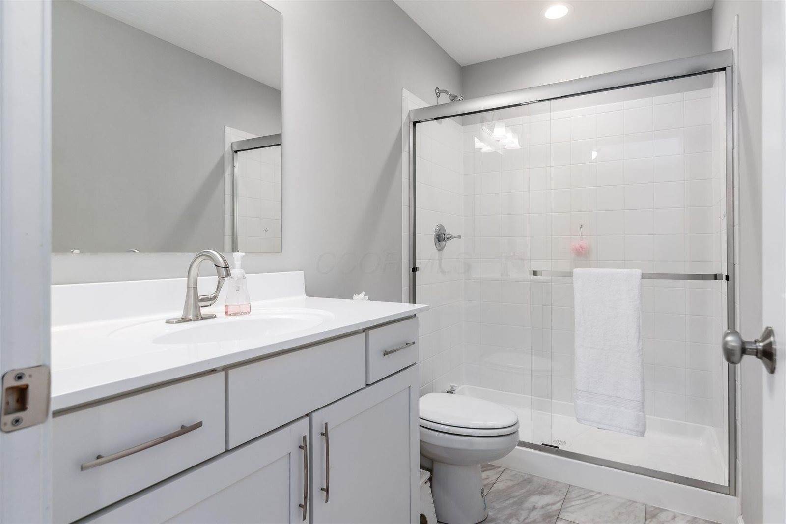 6438 Sugar Run Drive, Hilliard, OH 43026