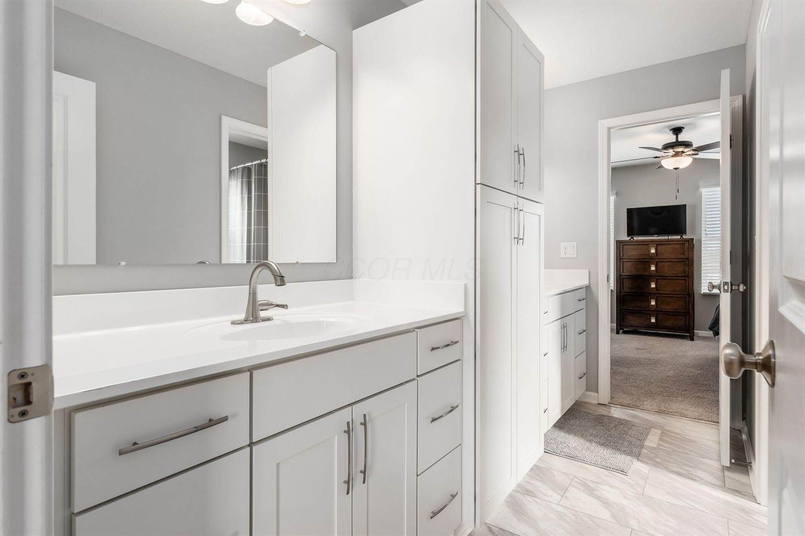 6438 Sugar Run Drive, Hilliard, OH 43026