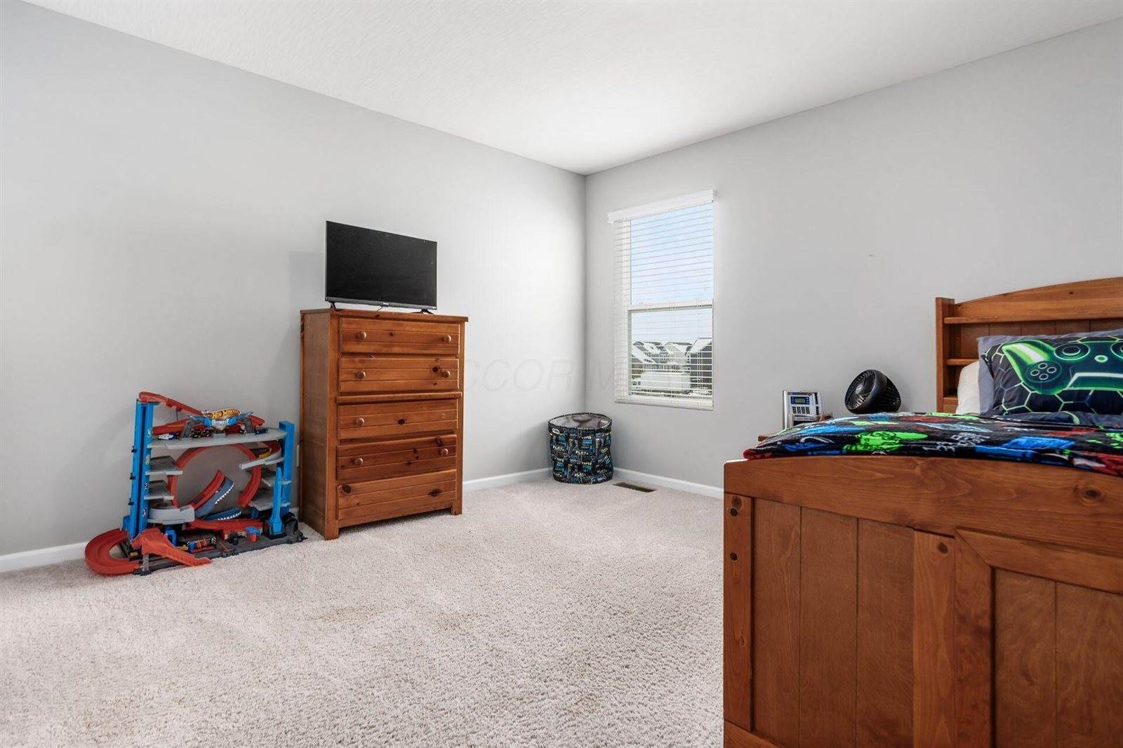 6438 Sugar Run Drive, Hilliard, OH 43026