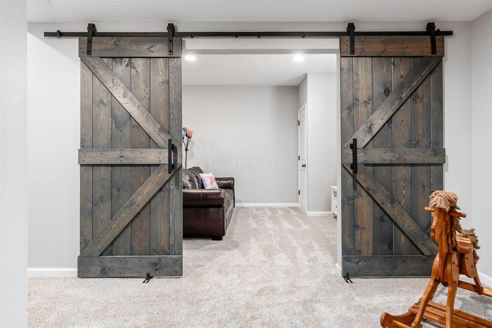 6438 Sugar Run Drive, Hilliard, OH 43026