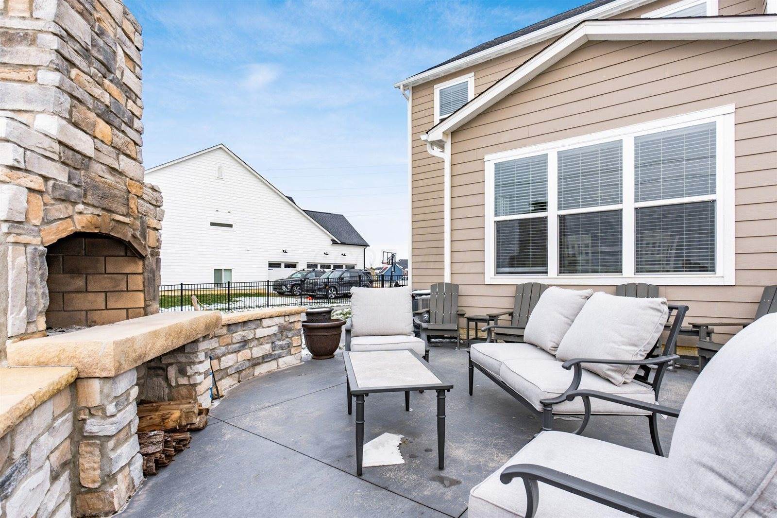 6438 Sugar Run Drive, Hilliard, OH 43026