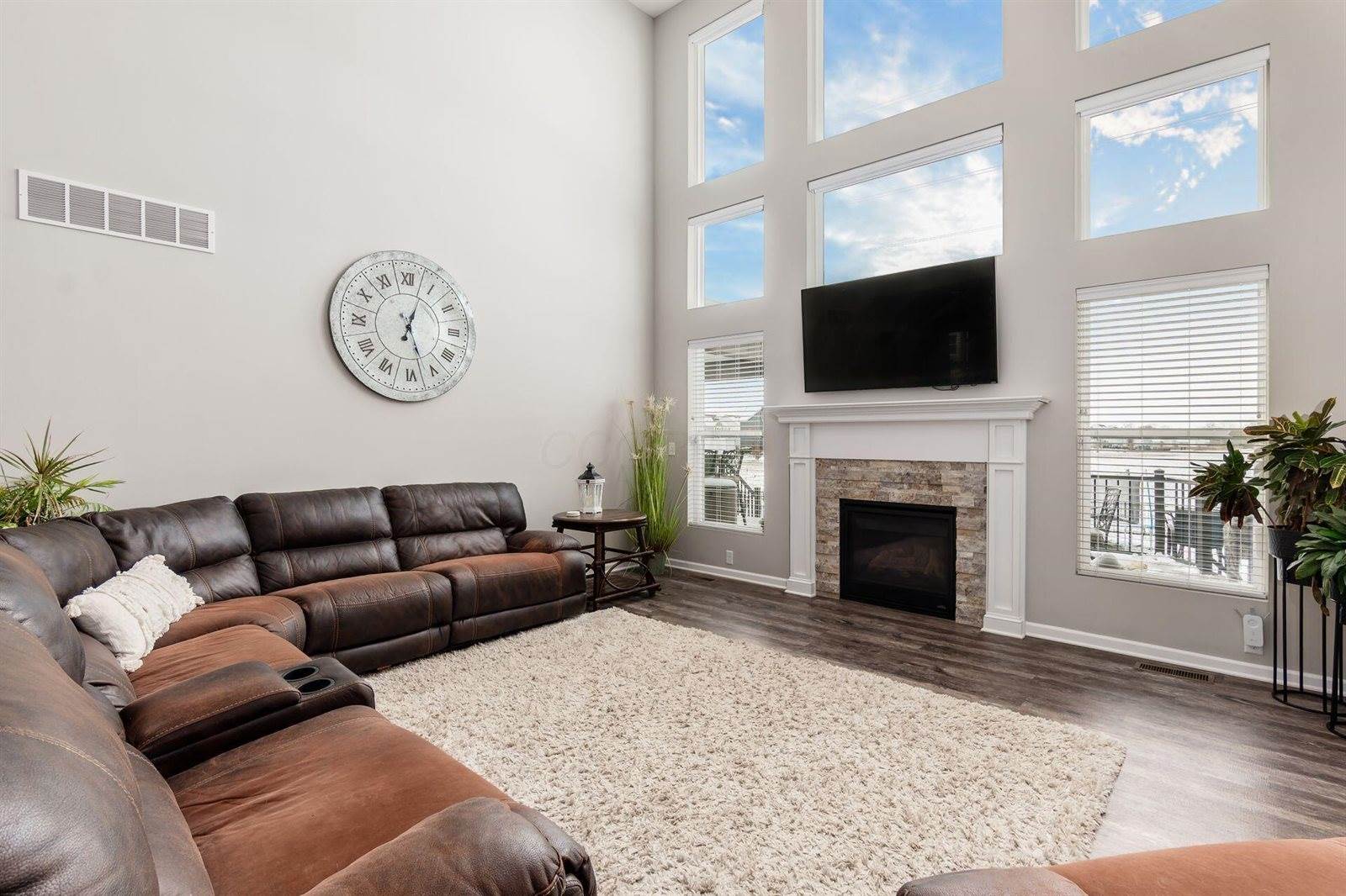 6438 Sugar Run Drive, Hilliard, OH 43026