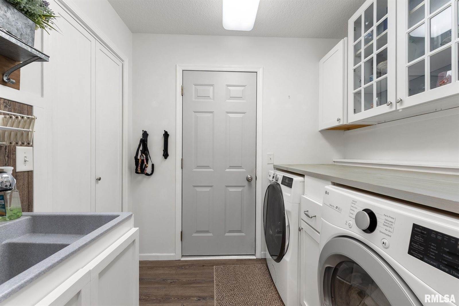 1001 9TH Street, Rapids City, IL 61278